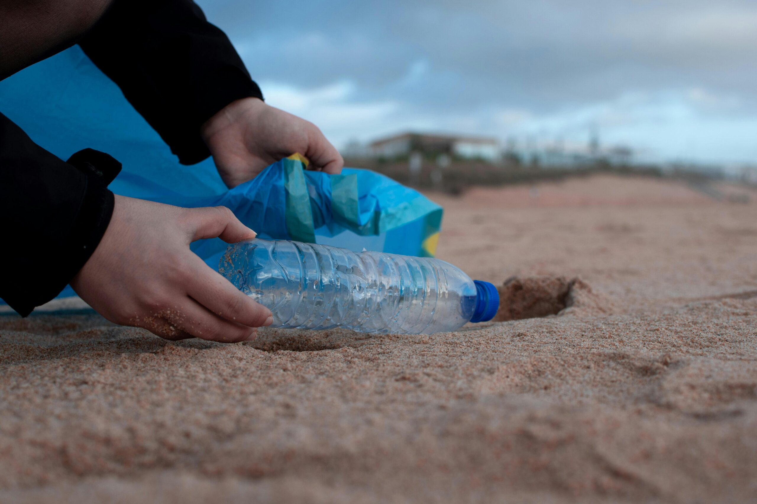 Beach clean, Marta Ortigosa, Pexels